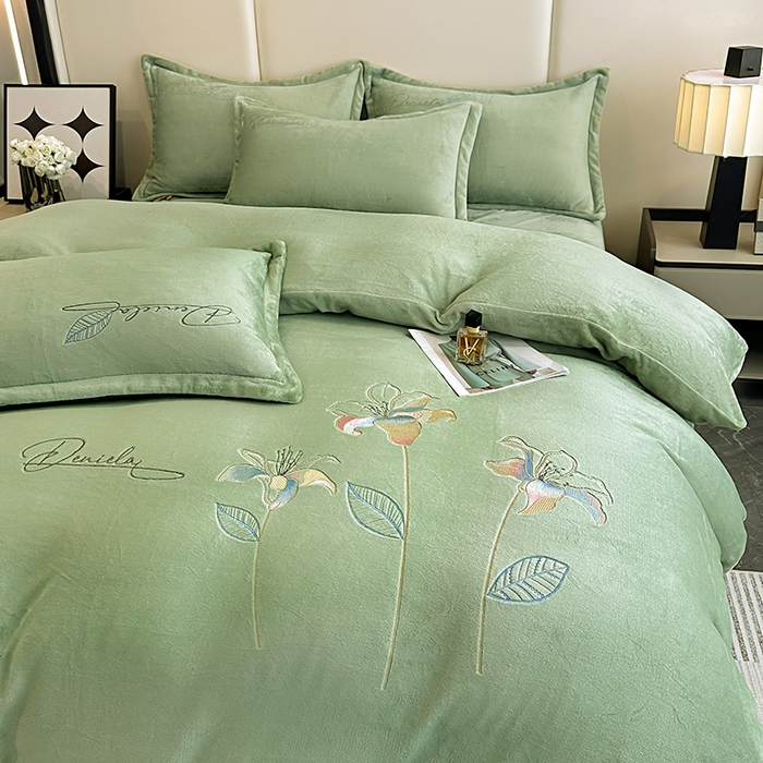 91家纺网 家纺一手货源 找家纺 陌乘坊家纺 2024新款高克重牛奶绒刺绣四件套-百合系列 百合-牛油果绿