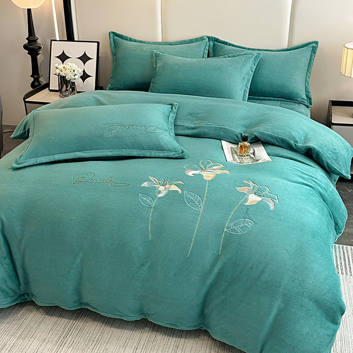 91家纺网 家纺一手货源 找家纺 陌乘坊家纺 2024新款高克重牛奶绒刺绣四件套-百合系列 百合-孔雀绿