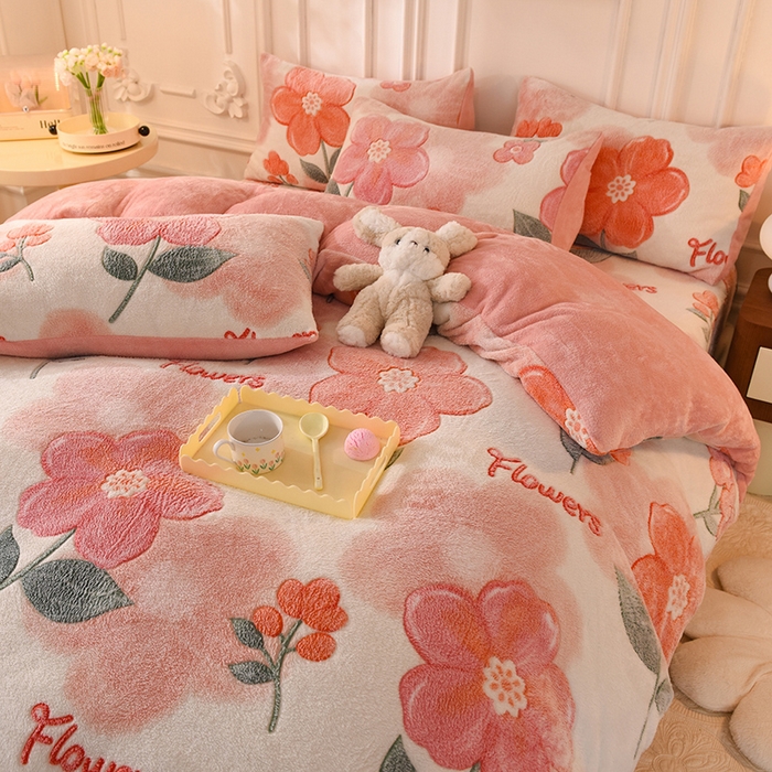 91家纺网 家纺一手货源 找家纺 慕梵家居 2024新款雪花绒卡通四件套 繁花似锦