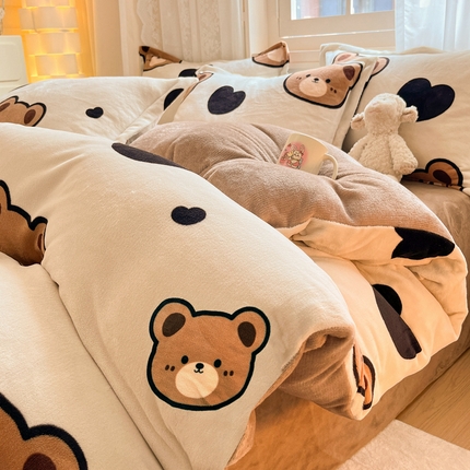 91家纺网 家纺一手货源 找家纺 （总）2024新款高克重牛奶绒四件套-自然光