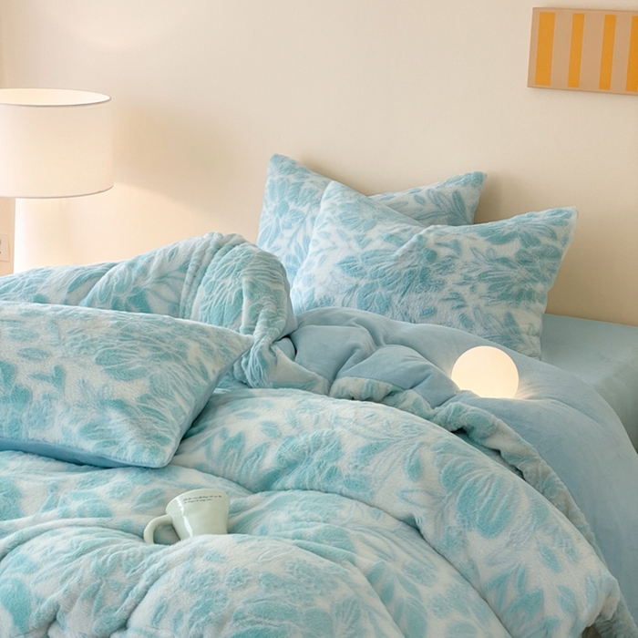 91家纺网 家纺一手货源 找家纺 金爱家 2024新品全消光A类纯色獭兔毛绒立体牛奶绒兔毛雕花350克四件套 兔毛繁花绿色