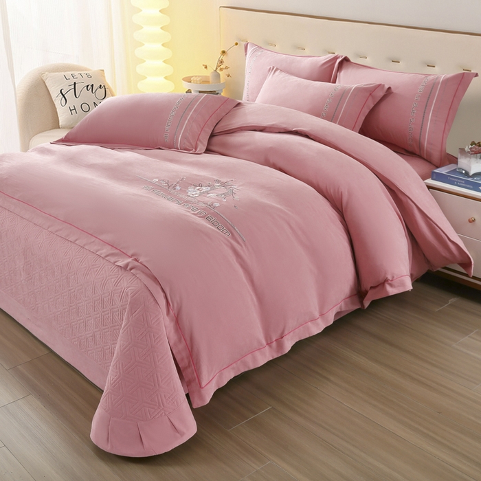 91家纺网 家纺一手货源 找家纺 OL家纺 2024新款磨毛暖绒床盖夹棉四件套刺绣轻奢风 西瓜粉