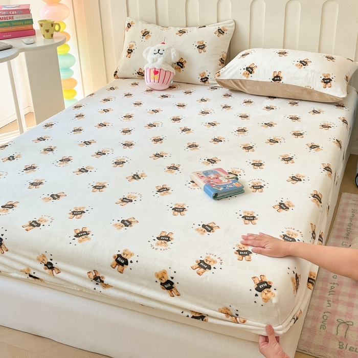 91家纺网 家纺一手货源 找家纺  星座家纺 2025新款小清新牛奶绒单床笠 快乐小熊