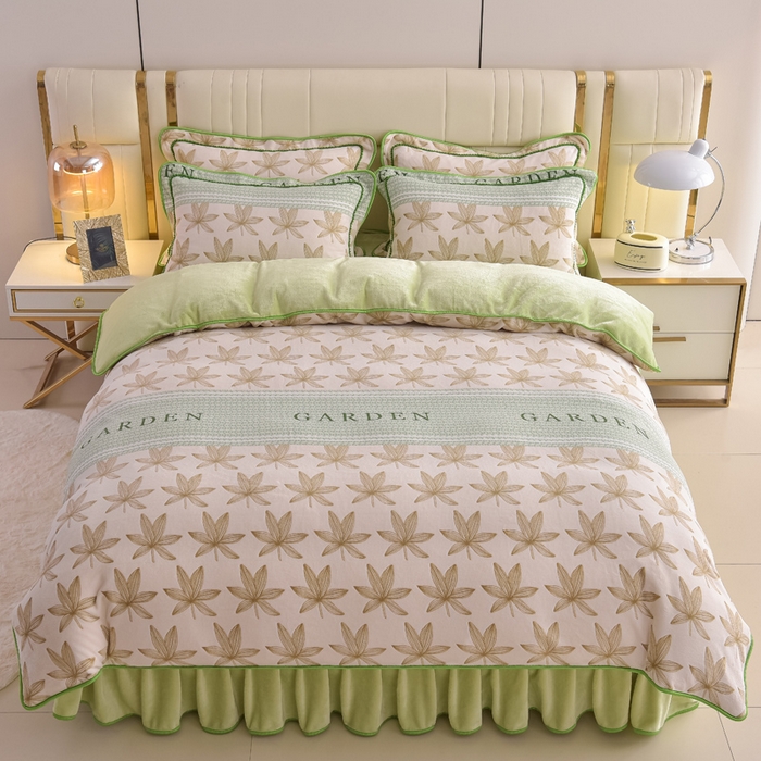 91家纺网 家纺一手货源 找家纺 曼尼家纺2025高克重直播印花床裙款法莱绒金貂珊瑚绒牛奶绒四件套 叶叶思语