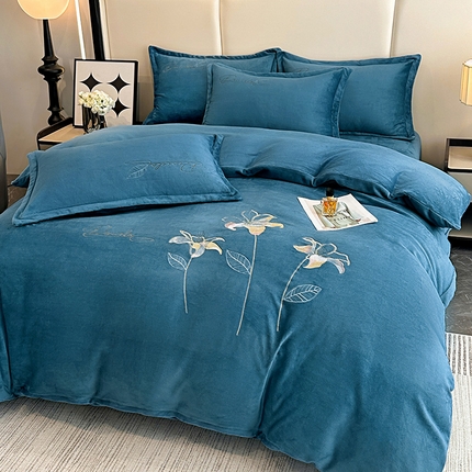 陌乘坊家纺 2024新款高克重牛奶绒刺绣四件套-百合系列 百合-宾利蓝