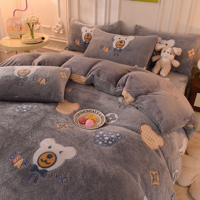 91家纺网 家纺一手货源 找家纺 慕梵家居 2024新款雪花绒卡通四件套 绅士熊