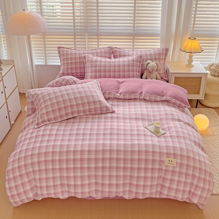 91家纺网 家纺一手货源 找家纺 （总）简一 2025新款牛奶绒无印风ins风方格系列-四件套