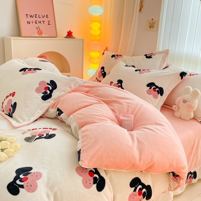 91家纺网 家纺一手货源 找家纺 呗旺鹿 2024新款高克重印花牛奶绒四件套 萌宠