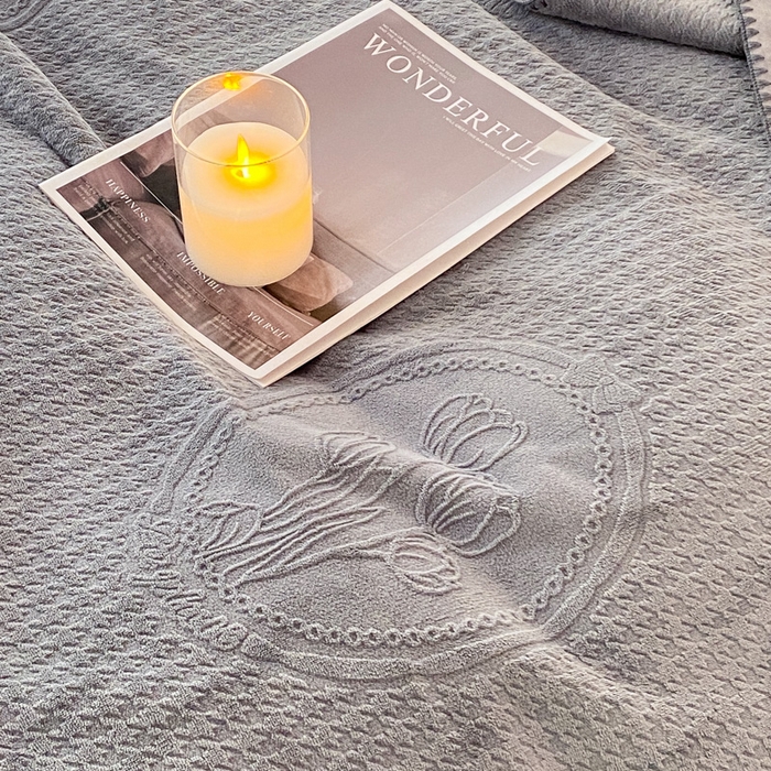 91家纺网 家纺一手货源 找家纺 （总）胜权家纺 2024秋冬新款A类加厚双层婴儿绒复合雕花牛奶绒多功能毛毯盖毯空调毯子