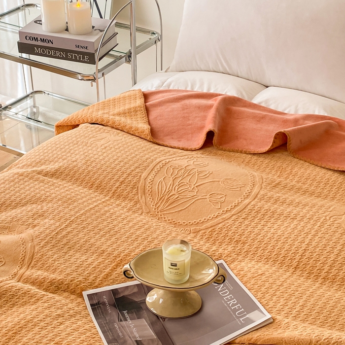 91家纺网 家纺一手货源 找家纺 胜权家纺 2024秋冬新款加厚双层婴儿绒复合雕花牛奶绒多功能毛毯盖毯空调毯子 托斯卡纳黄