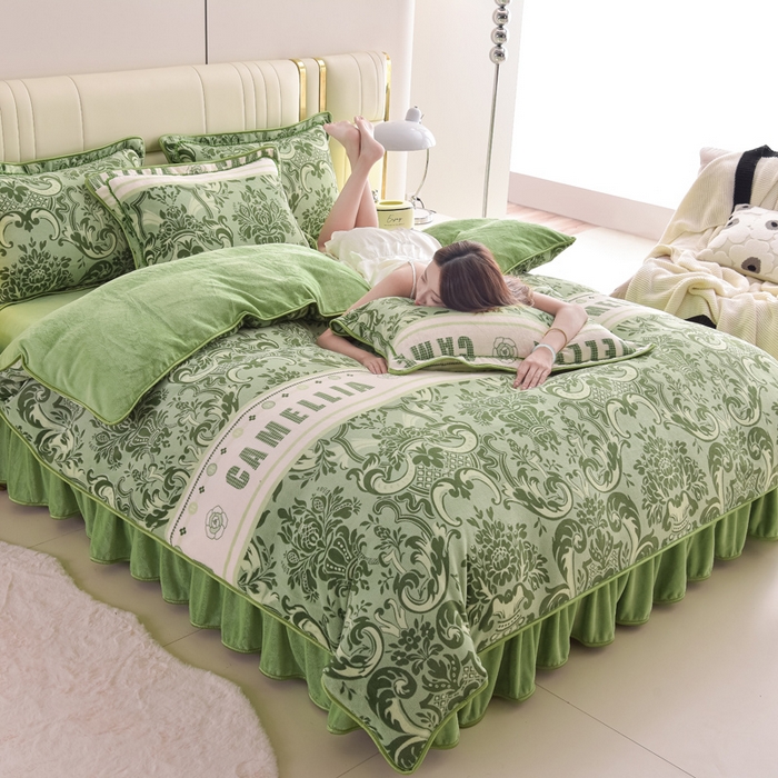 91家纺网 家纺一手货源 找家纺 曼尼家纺2025高克重直播印花床裙款法莱绒金貂珊瑚绒牛奶绒四件套 逆境