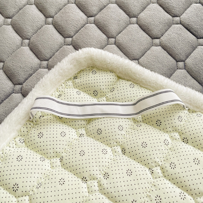 91家纺网 家纺一手货源 找家纺 眠势力 2025新款牛奶绒床垫保暖床褥子夹棉加厚秋冬季印花床护垫 高冷灰