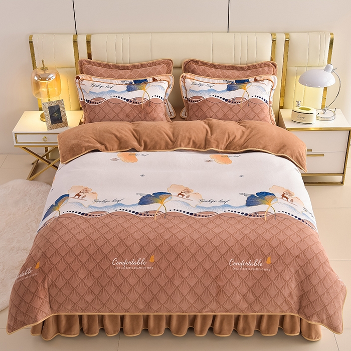 91家纺网 家纺一手货源 找家纺 曼尼家纺2025高克重直播印花床裙款法莱绒金貂珊瑚绒牛奶绒四件套 一鹿有你