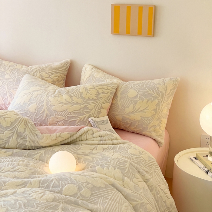 91家纺网 家纺一手货源 找家纺 金爱家 2024新品全消光A类纯色獭兔毛绒立体牛奶绒兔毛雕花350克四件套 兔毛罗蒂曼黄色