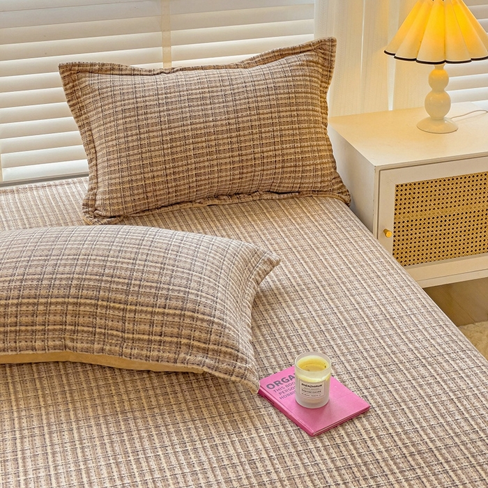 91家纺网 家纺一手货源 找家纺 简一 2024新款牛奶绒无印风ins风方格系列-单枕套 小香风荆棘-浅咖