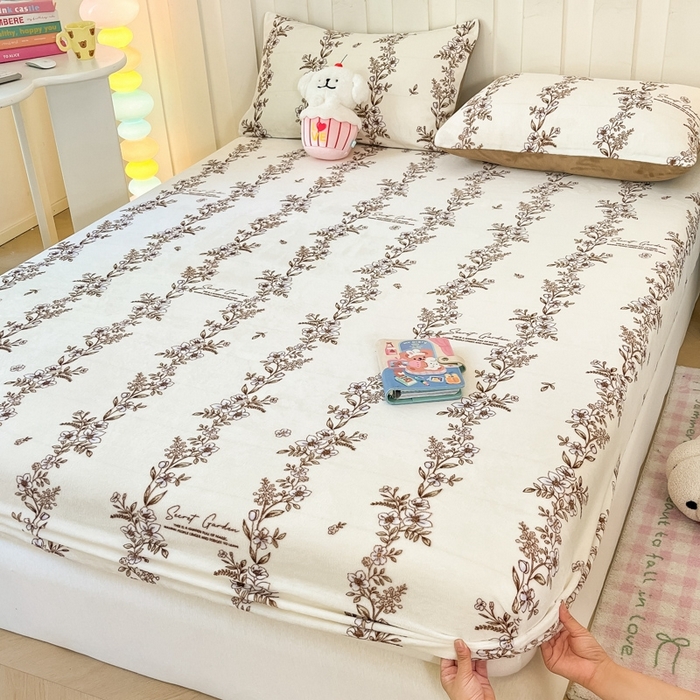 91家纺网 家纺一手货源 找家纺  星座家纺 2025新款小清新牛奶绒单床笠 紫色小花