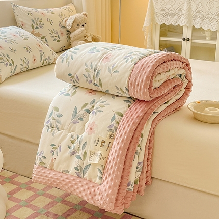 91家纺网 家纺一手货源 找家纺 梦依依 2025新款全棉豆豆绒大豆被 轻纱漫舞