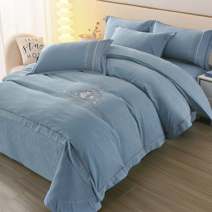 91家纺网 家纺一手货源 找家纺 OL家纺 2024新款磨毛暖绒床盖夹棉四件套刺绣轻奢风 冰蓝色