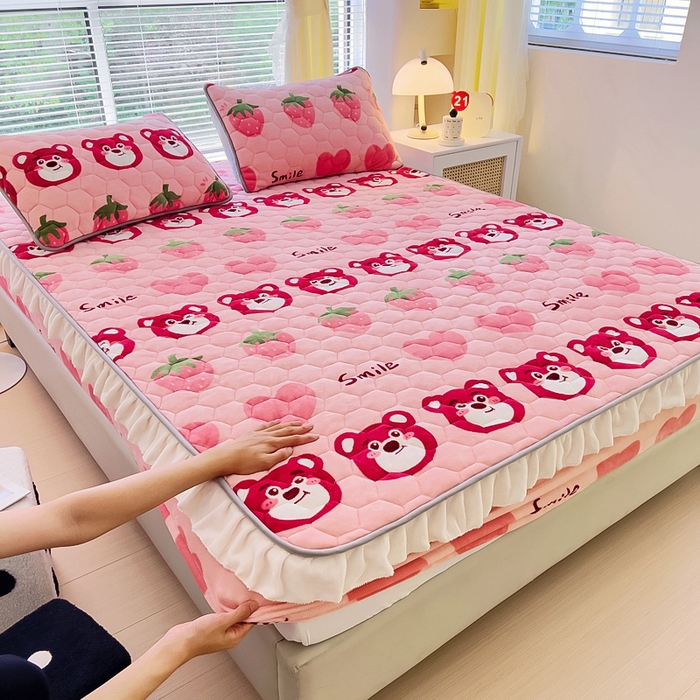 91家纺网 家纺一手货源 找家纺 （总）情煊家纺2024新款保暖牛奶绒夹棉床笠花边款牛奶绒床笠三件套