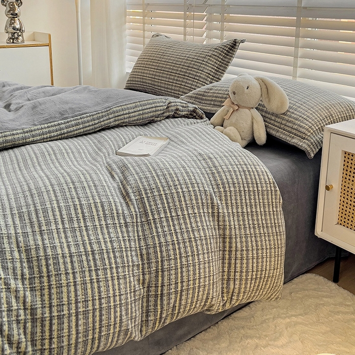 91家纺网 家纺一手货源 找家纺 简一 2025新款牛奶绒无印风ins风方格系列-四件套 小香风荆棘-浅灰