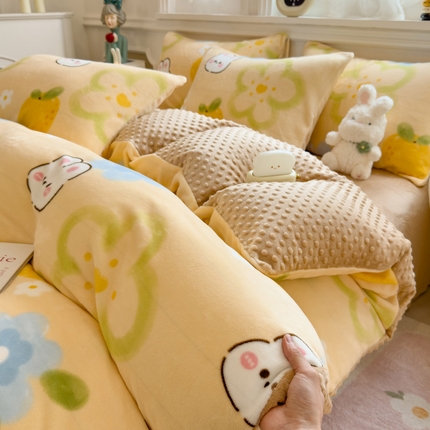 91家纺网 家纺一手货源 找家纺 （总）悦织语 2025秋冬新品200克加厚A面印花牛奶绒+B面牛奶绒豆豆四件套