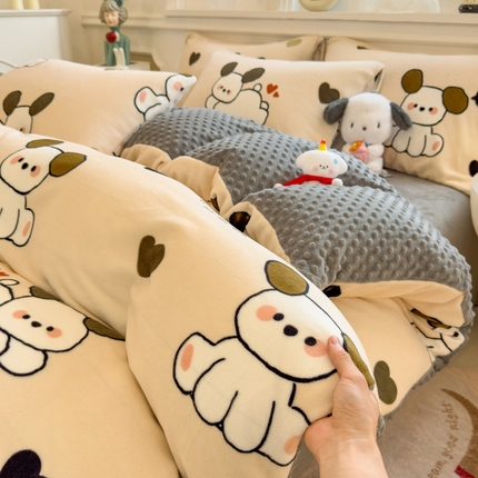 91家纺网 家纺一手货源 找家纺 （总）悦织语 2025秋冬新品200克加厚A面印花牛奶绒+B面牛奶绒豆豆四件套