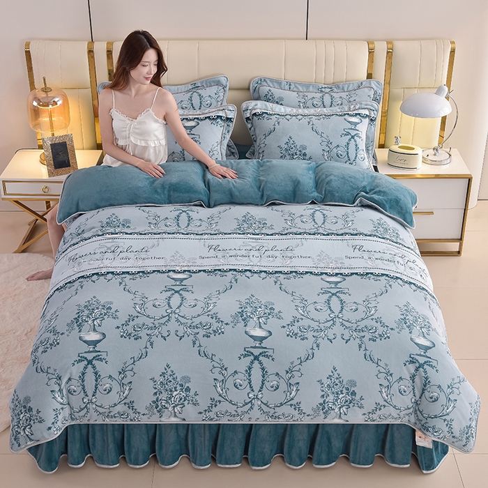 91家纺网 家纺一手货源 找家纺 曼尼家纺2025高克重直播印花床裙款法莱绒金貂珊瑚绒牛奶绒四件套 巴黎之约