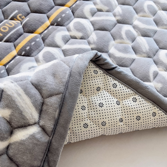 91家纺网 家纺一手货源 找家纺 情煊家纺 2024新款A类牛奶绒印花夹棉床垫 心相印