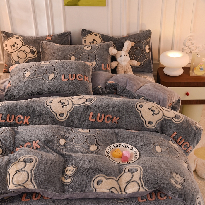 91家纺网 家纺一手货源 找家纺 慕梵家居 2024新款雪花绒卡通四件套 泰迪熊