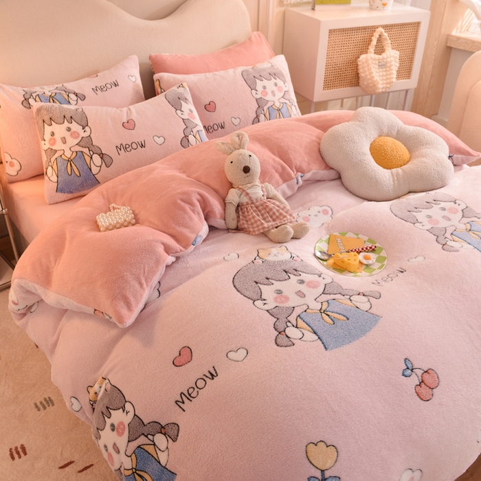 91家纺网 家纺一手货源 找家纺 慕梵家居 2024新款雪花绒卡通四件套 樱桃女孩