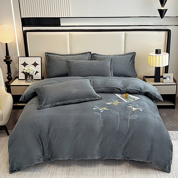 91家纺网 家纺一手货源 找家纺 陌乘坊家纺 2024新款高克重牛奶绒刺绣四件套-百合系列 百合-高级灰