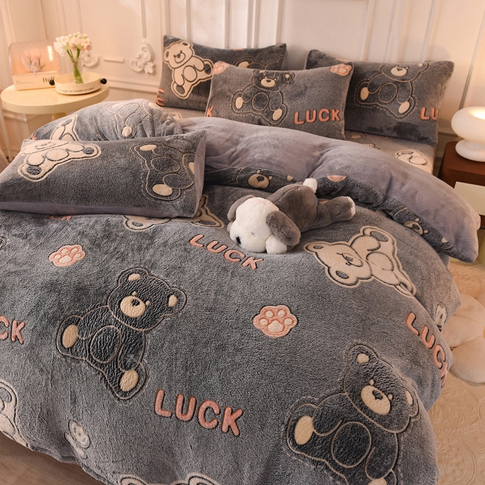 91家纺网 家纺一手货源 找家纺 慕梵家居 2024新款雪花绒卡通四件套 泰迪熊