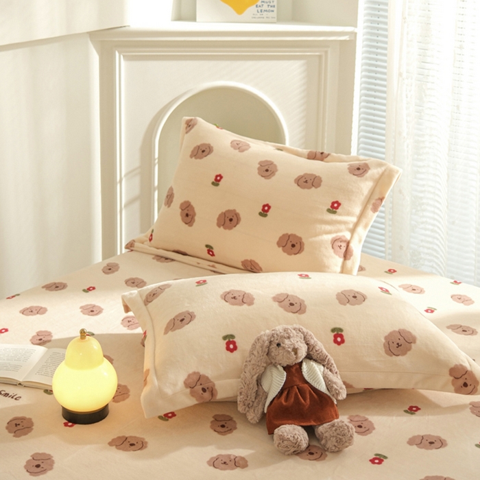 91家纺网 家纺一手货源 找家纺 2025新款200g加厚超柔牛奶绒印花保暖床笠 小泰迪