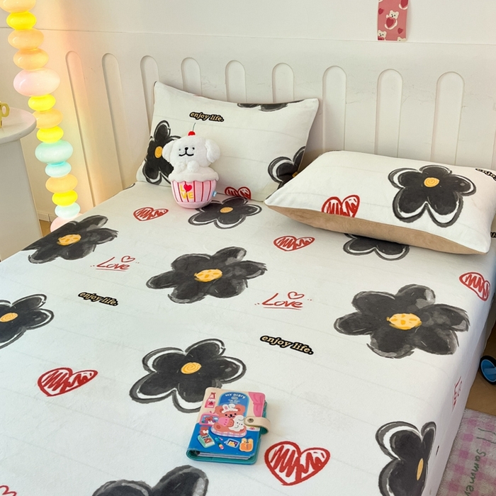 91家纺网 家纺一手货源 找家纺  星座家纺 2025新款小清新牛奶绒单床笠 爱心花朵