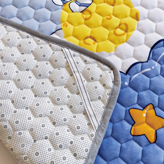 91家纺网 家纺一手货源 找家纺 情煊家纺 2024新款A类牛奶绒印花夹棉床垫 太空漫步