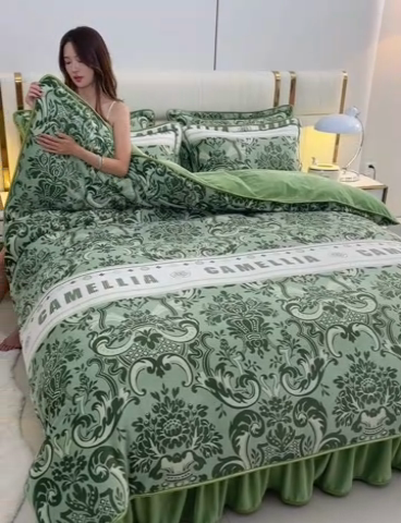 91家纺网 家纺一手货源 找家纺 曼尼家纺2025高克重直播印花床裙款法莱绒金貂珊瑚绒牛奶绒四件套 逆境