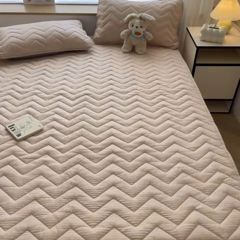 91家纺网 家纺一手货源 找家纺 老帅的工厂店 2025新款泡泡纱提花床垫系列 大床（有买家秀） 粉色