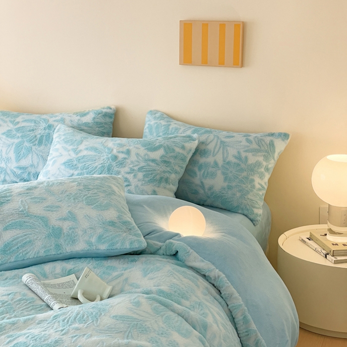 91家纺网 家纺一手货源 找家纺 金爱家 2024新品全消光A类纯色獭兔毛绒立体牛奶绒兔毛雕花350克四件套 兔毛繁花绿色