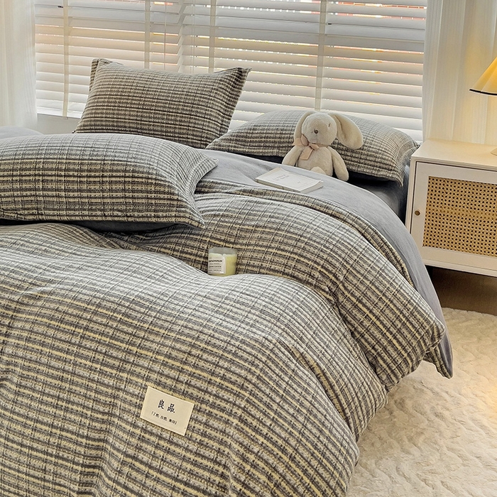 91家纺网 家纺一手货源 找家纺 简一 2025新款牛奶绒无印风ins风方格系列-四件套 小香风荆棘-浅灰