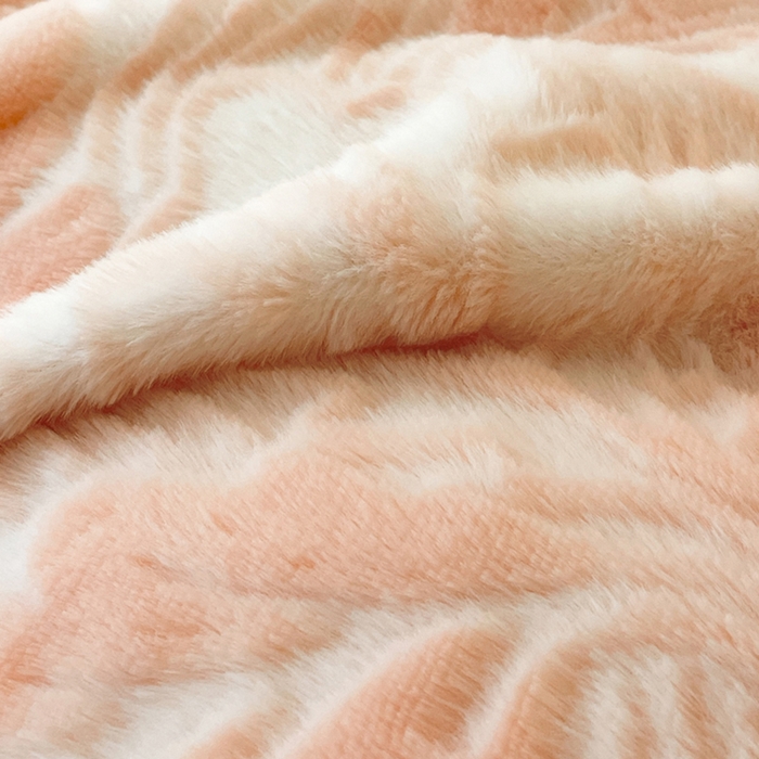 91家纺网 家纺一手货源 找家纺 金爱家 2024新品全消光A类纯色獭兔毛绒立体牛奶绒兔毛雕花350克四件套 兔毛罗蒂曼玉色