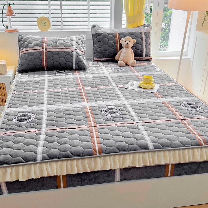 91家纺网 家纺一手货源 找家纺 情煊家纺 2024新款保暖牛奶绒夹棉床笠-花边款 宝利格-花边款