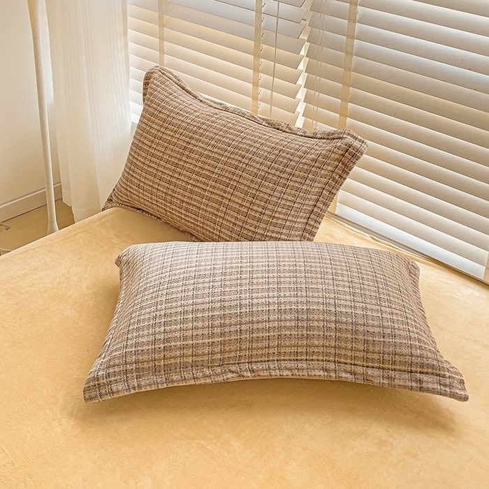 91家纺网 家纺一手货源 找家纺 简一 2024新款牛奶绒无印风ins风方格系列-单枕套 小香风荆棘-浅咖