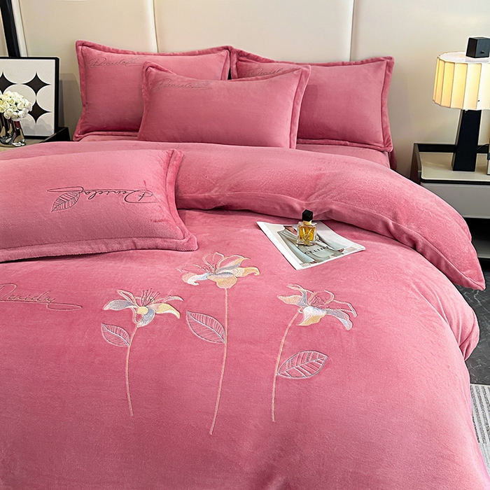 91家纺网 家纺一手货源 找家纺 陌乘坊家纺 2024新款高克重牛奶绒刺绣四件套-百合系列 百合-豆沙色