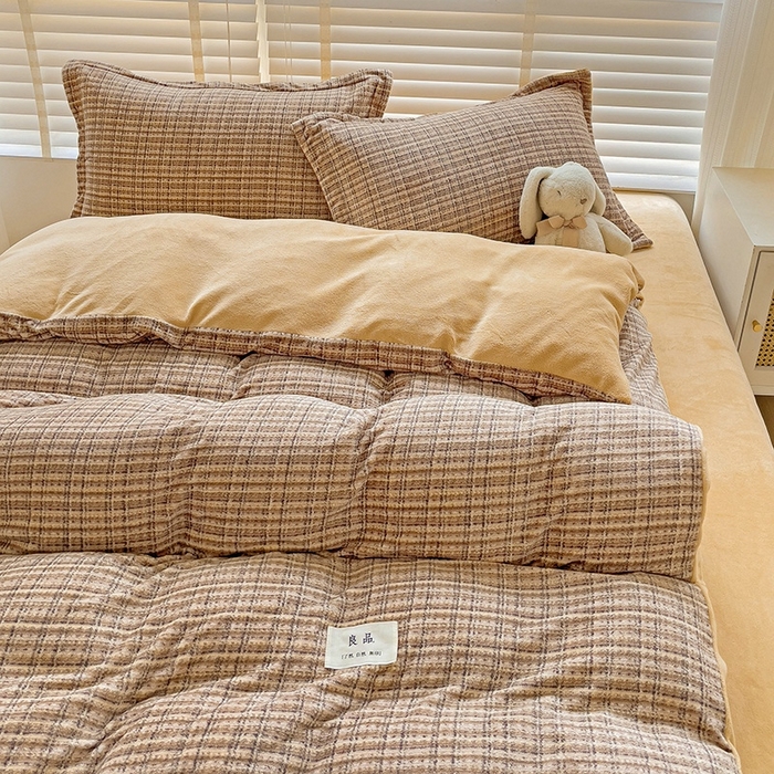 91家纺网 家纺一手货源 找家纺 简一 2025新款牛奶绒无印风ins风方格系列-四件套 小香风荆棘-浅咖