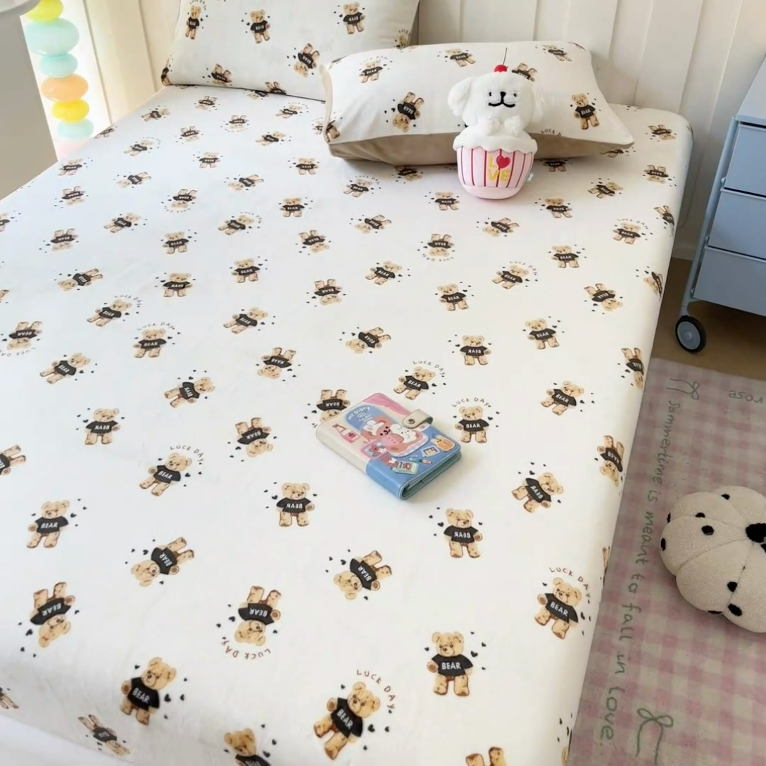 91家纺网 家纺一手货源 找家纺  星座家纺 2025新款小清新牛奶绒单床笠 快乐小熊