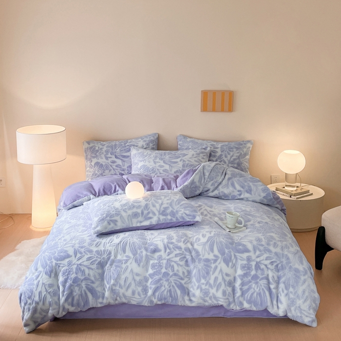 91家纺网 家纺一手货源 找家纺 金爱家 2024新品全消光A类纯色獭兔毛绒立体牛奶绒兔毛雕花350克四件套 兔毛繁花紫色