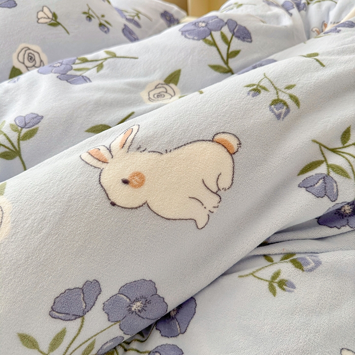 91家纺网 家纺一手货源 找家纺 呗旺鹿 2024新款高克重印花牛奶绒四件套 紫韵