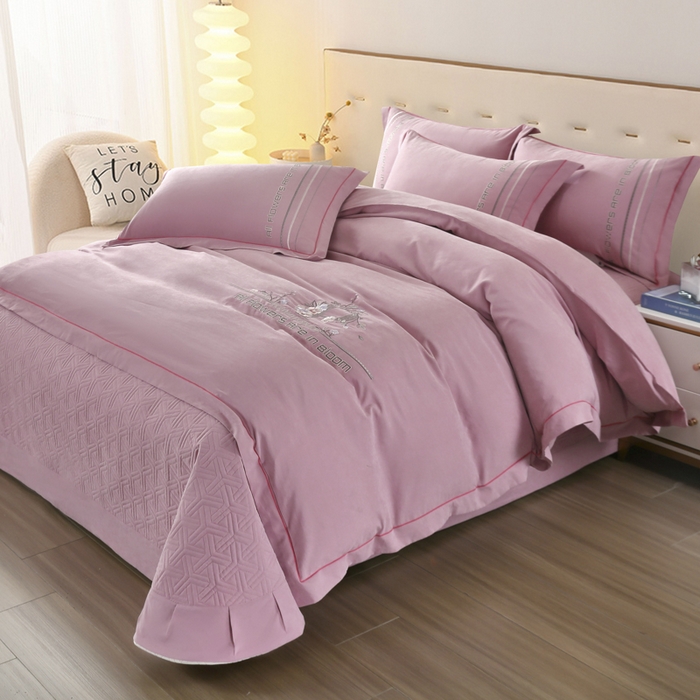 91家纺网 家纺一手货源 找家纺 OL家纺 2024新款磨毛暖绒床盖夹棉四件套刺绣轻奢风 粉豆沙