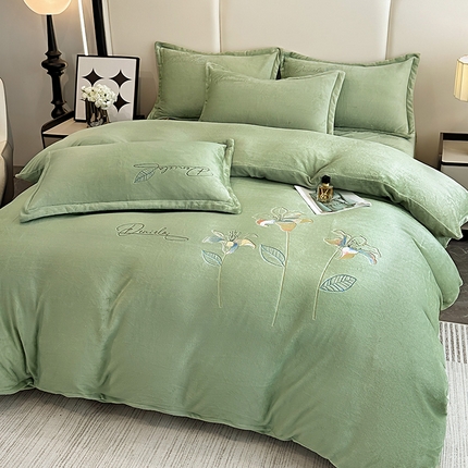 陌乘坊家纺 2024新款高克重牛奶绒刺绣四件套-百合系列 百合-牛油果绿
