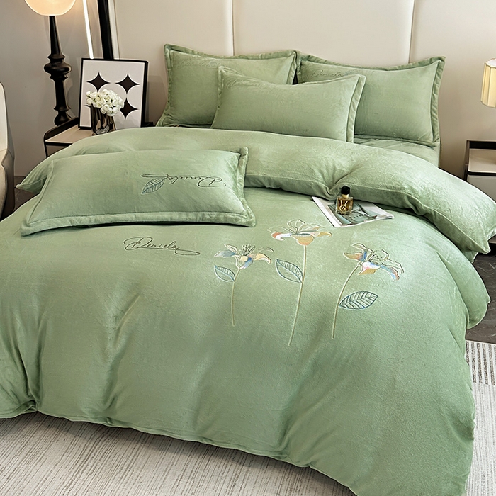 91家纺网 家纺一手货源 找家纺 陌乘坊家纺 2024新款高克重牛奶绒刺绣四件套-百合系列 百合-牛油果绿